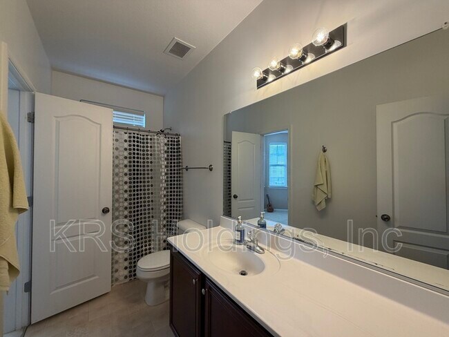 Building Photo - 713 Windy Way