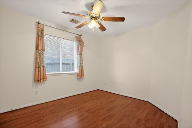 Building Photo - 12530 Meadowglen Dr