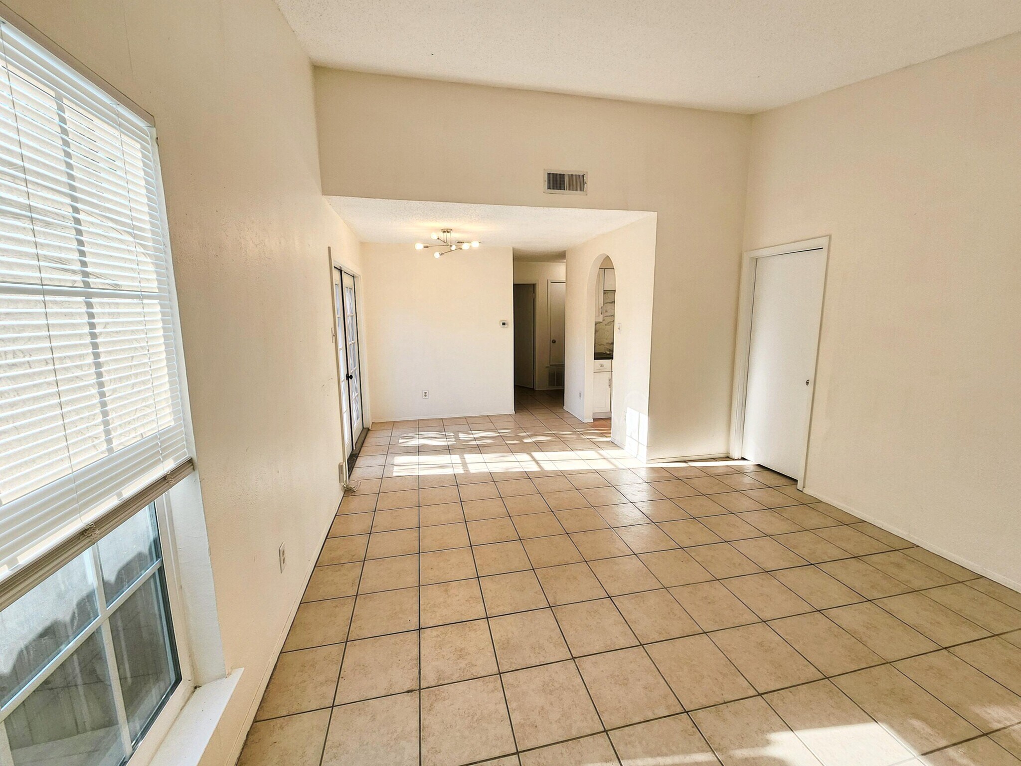 Building Photo - 111 Meteor Dr