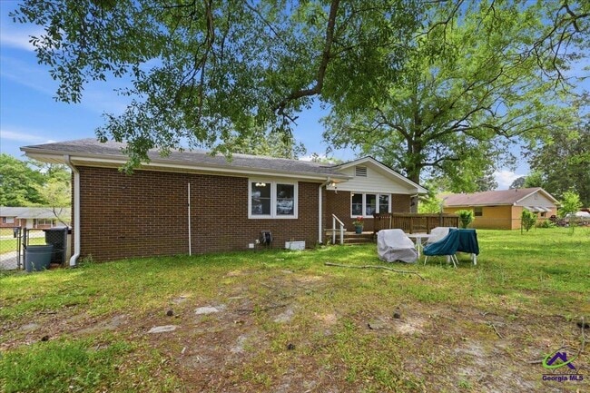 Building Photo - 202 Self St