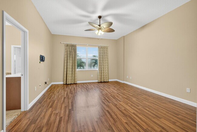 Building Photo - 8933 Alexandra Cir