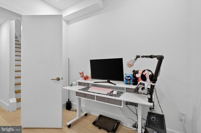 Building Photo - 2007 Cambridge St