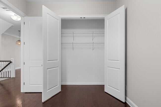 Building Photo - 1600 Kaufer Ln