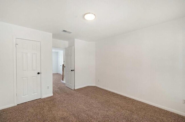 Building Photo - 2507 Eastwood Ln