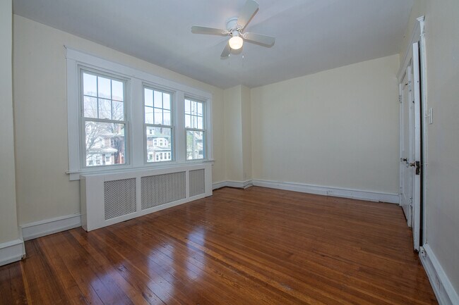 Building Photo - 505 E 19th St