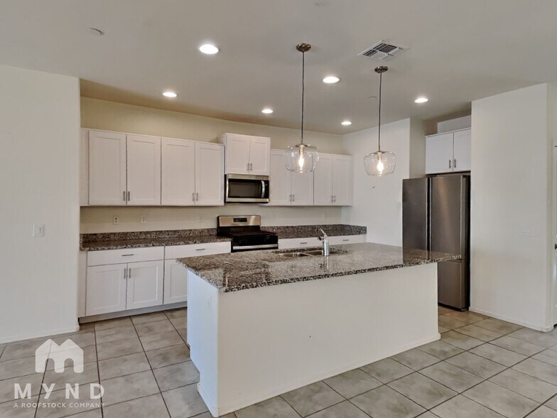 Building Photo - 13057 N Loralei Dr