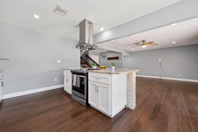 Building Photo - 17634 Huntersglen Cir