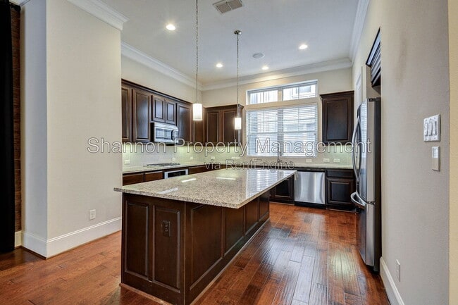 Building Photo - 720 N Shepherd Dr