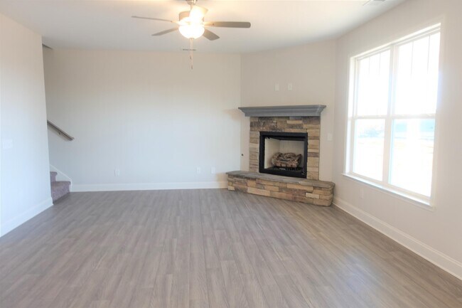 Building Photo - 2704 Millhone Dr