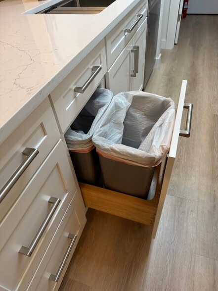 Pullout trash - 120 Creekwood Dr