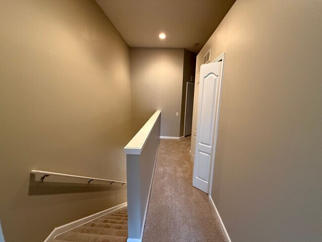 Building Photo - Beautiful home located inside gated commun...