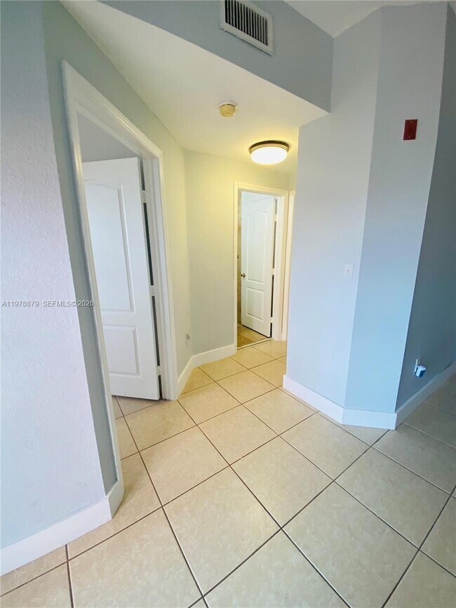 Building Photo - 17415 NW 75th Pl