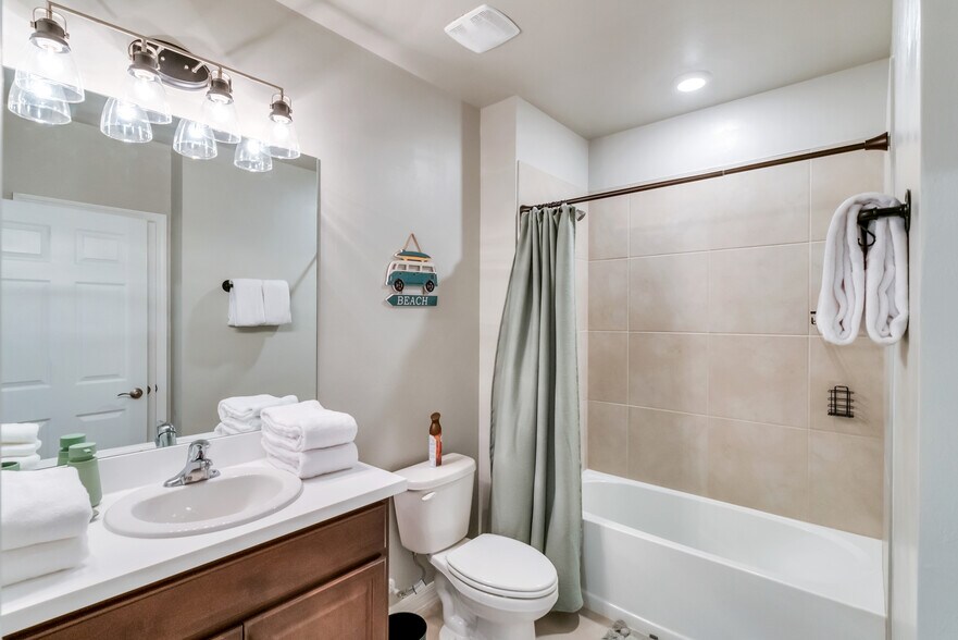 Building Photo - 1812 NW 13th Ter