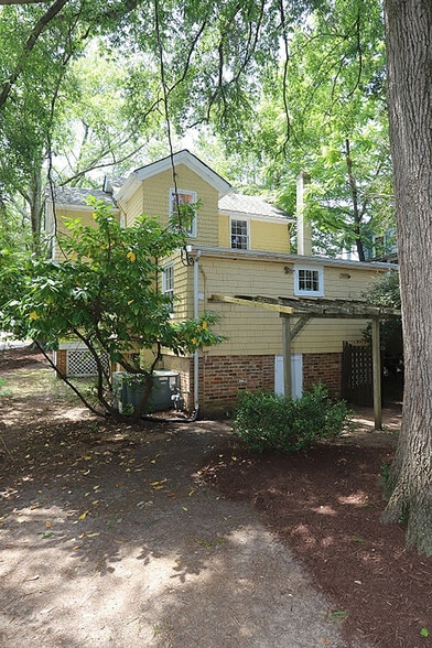 Building Photo - 119 Griffin Ave