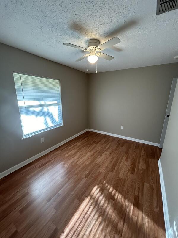 Building Photo - 307 Spring Ln