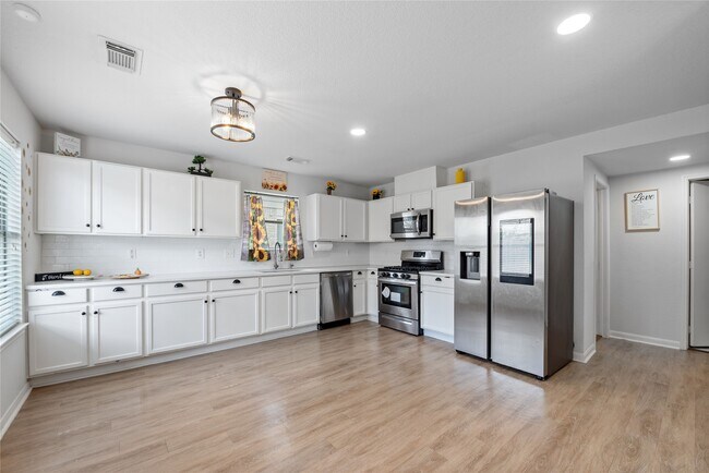 Building Photo - 17142 Carshalton Ct