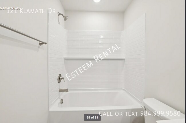 Building Photo - 121 Klamath Dr