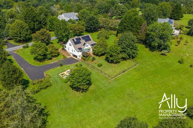 Building Photo - 2733 Southern Hills Ct