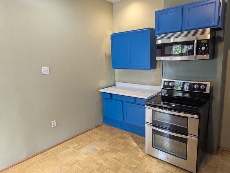 Kitchen - 2227 N Gilpin St