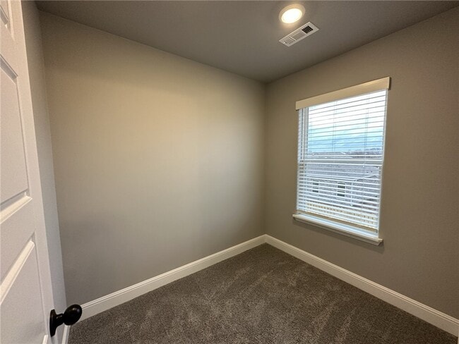 Building Photo - 2040 Tallgrass Ter