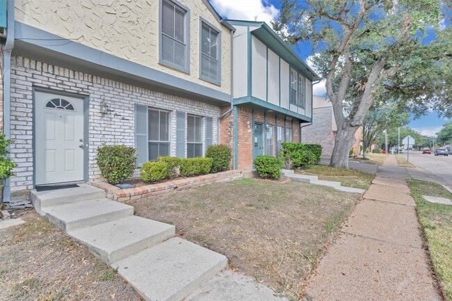 Building Photo - 7700 Creekbend Dr