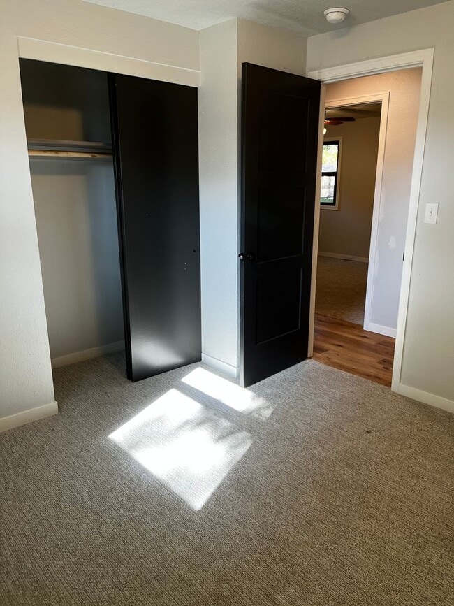 Building Photo - 3 Bed/1 Bath Ranch for rent in Brandon!