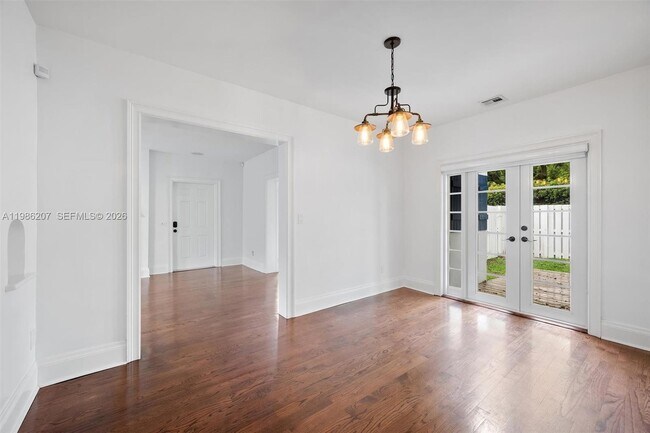 Building Photo - 285 NE 105th St