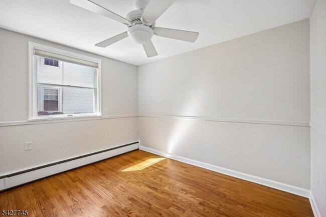 Building Photo - 32 Center St