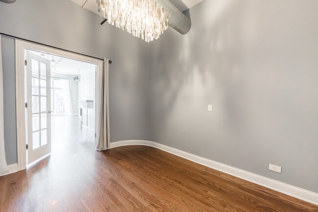 Building Photo - 1000 W Adams St