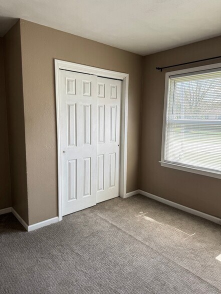 Building Photo - 115 Adams St