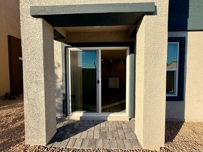 Building Photo - New Townhome for Rent in the Highly Desirable Southwest Area!