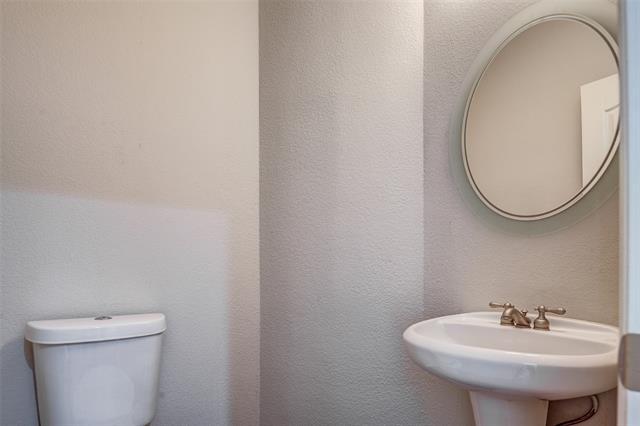 Building Photo - 916 Carlsbad Dr