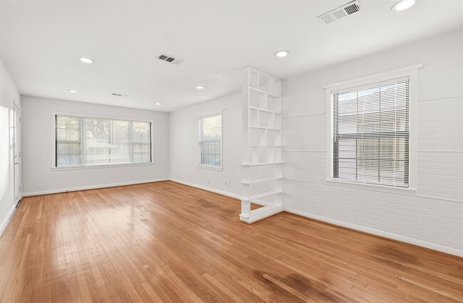 Building Photo - 3521 Burgundy Ln