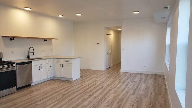 Building Photo - 1123 N Mozart St