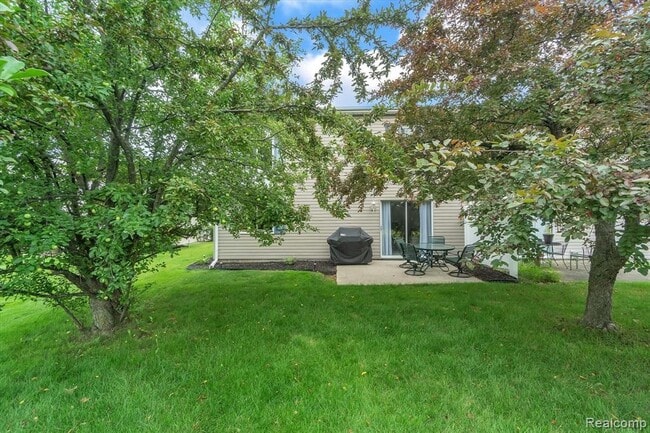Building Photo - 1116 Lakeview Cir