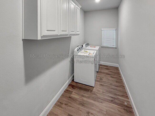 Building Photo - 308 Winding Creek Ln