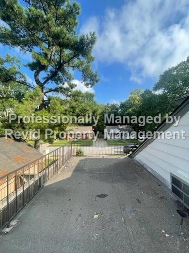 Building Photo - 3523 Barwood Cir