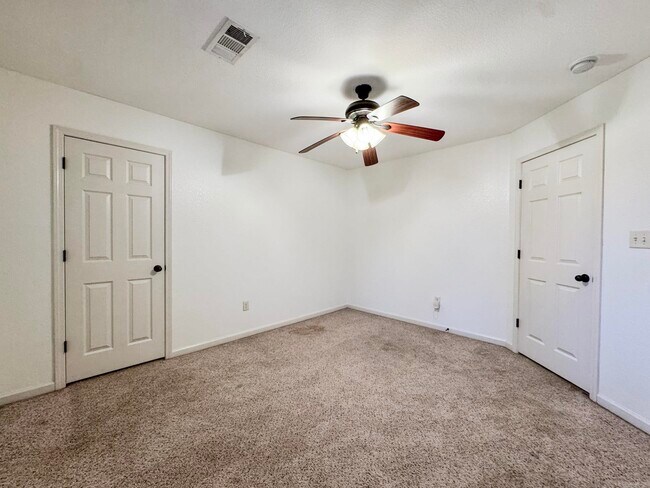 Building Photo - 36 Talladega Loop