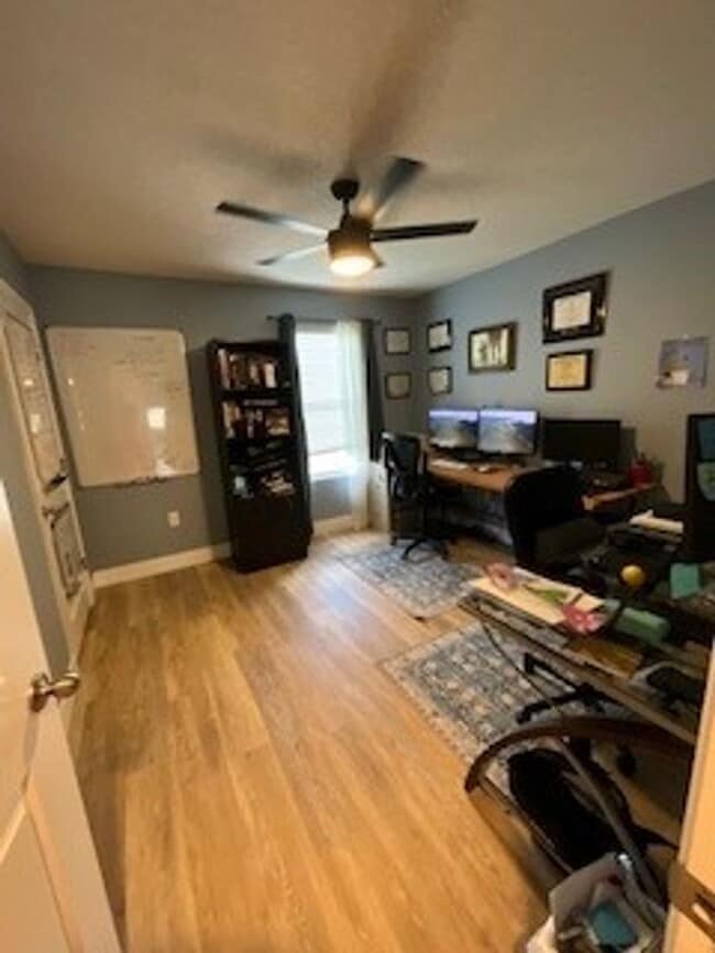 Building Photo - 5/3 Chestnut Village Home