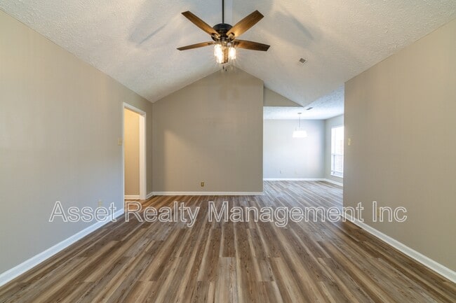 Building Photo - 4405 Greenfern Way