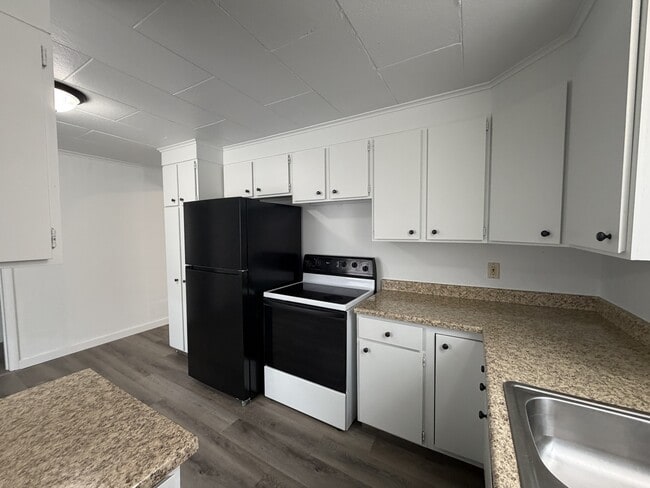 Building Photo - 338 N 2nd St