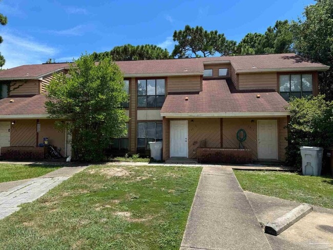 Primary Photo - 2810 Villa Woods Cir