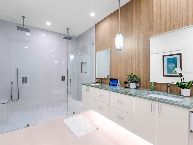 Building Photo - 4022 Penshurst Park