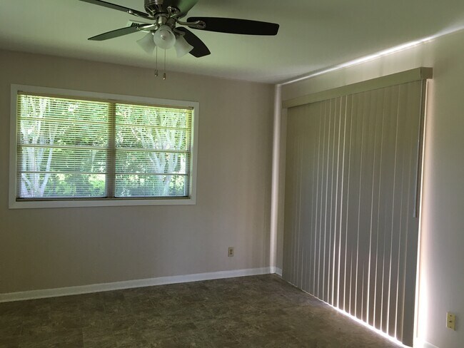 2nd living area / Playroom - 1307 College Dr