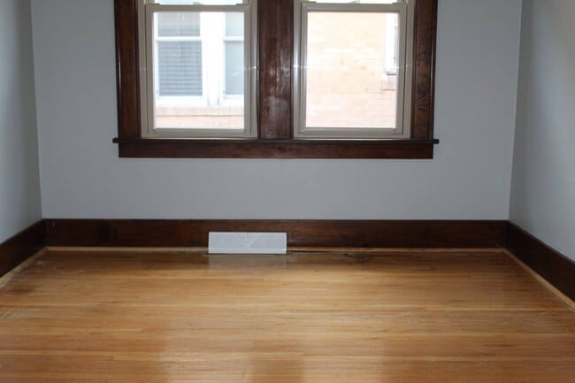 Building Photo - 439 7th St
