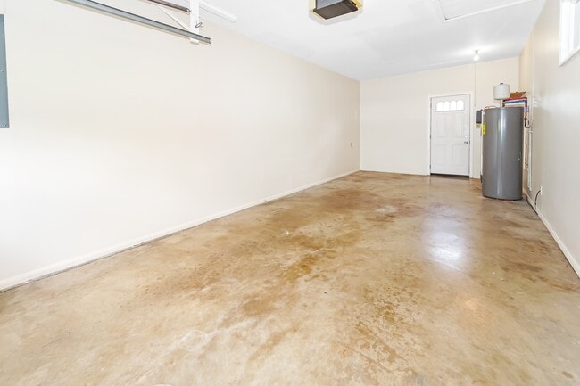 Building Photo - 180 Spurgeon Dr