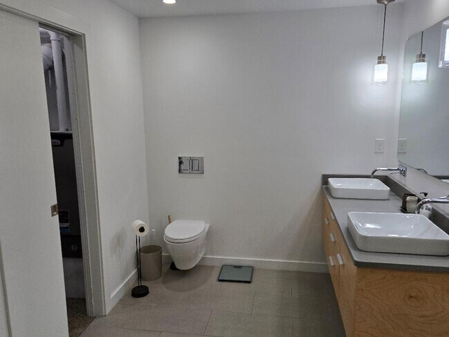 Building Photo - 790 Front St