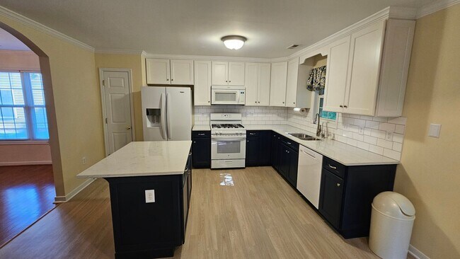 Building Photo - First Offering! Single-Story 3BR/2BA House In Chesterfield - Available Now!