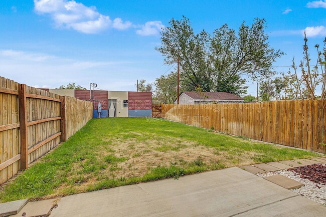 Building Photo - 5803 Poplar St