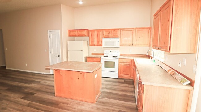 Building Photo - *MOVE IN SPECIAL*  3 Bedroom 2 Bath Single...